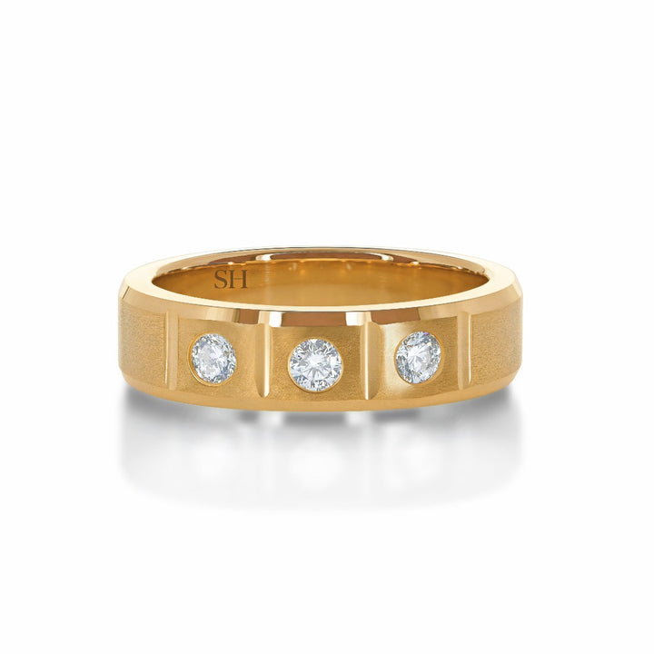 Pictured with 0.30ct diamond|thumb_caption: 0.30 carat|thumb_group:1|grid_preview:true