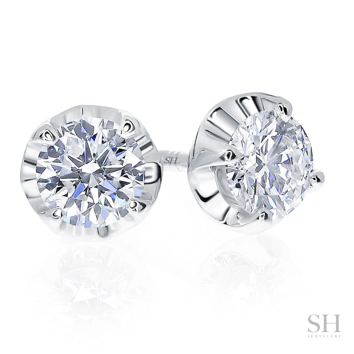 Pictured with 0.80ct diamond|thumb_caption:0.80ct TW centre diamonds (0.40ct each)|thumb_group:1