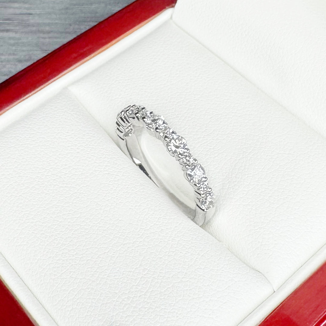 Shared Claw Alternating Diamond Band (2.7mm) - W1045