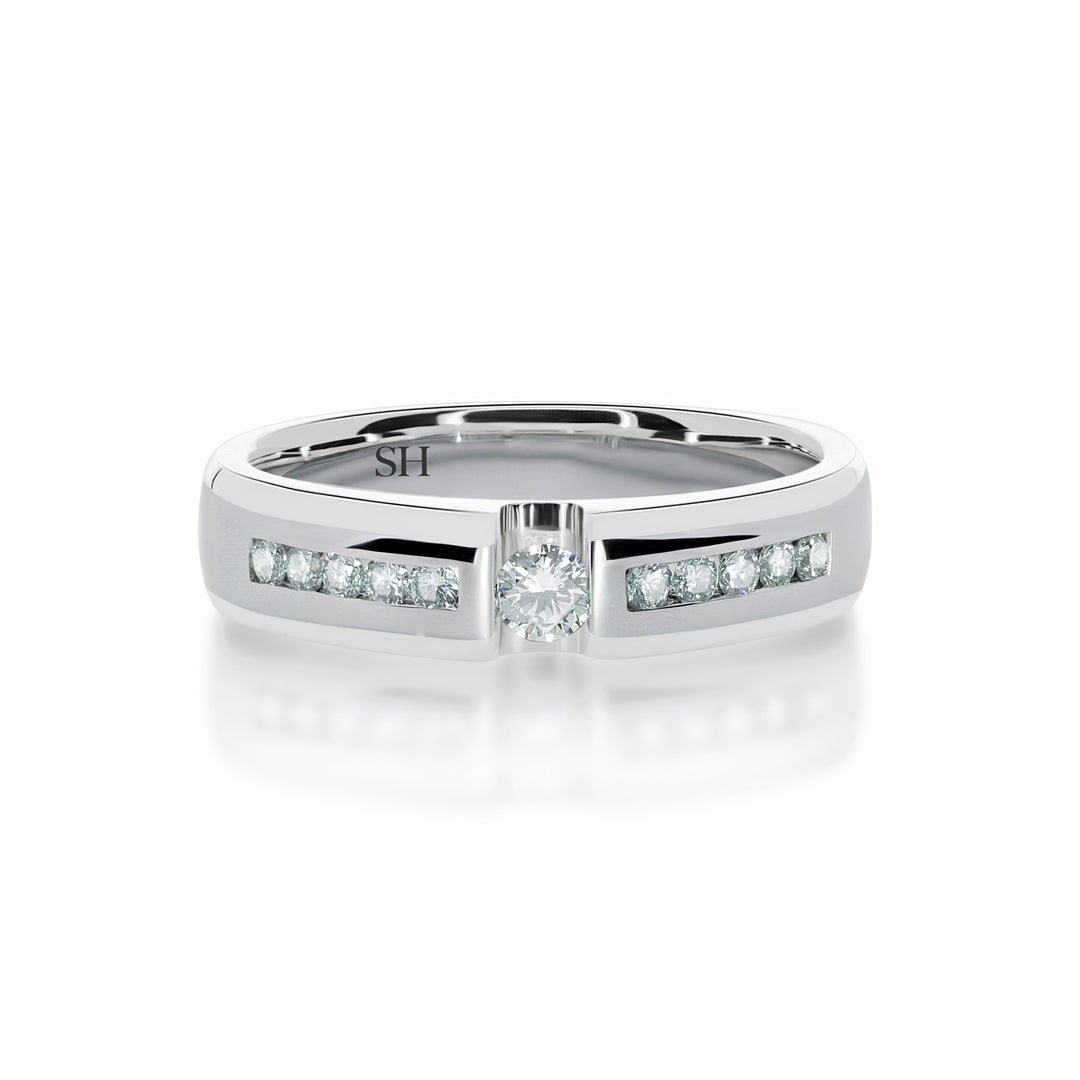 Pictured with 0.40ct diamond|thumb_caption: 0.40 carat|thumb_group:1|grid_preview:true