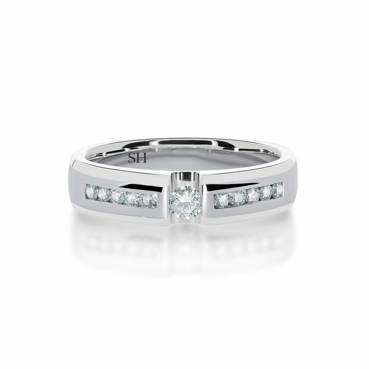 Pictured with 0.40ct diamond|thumb_caption: 0.40 carat|thumb_group:1|grid_preview:true