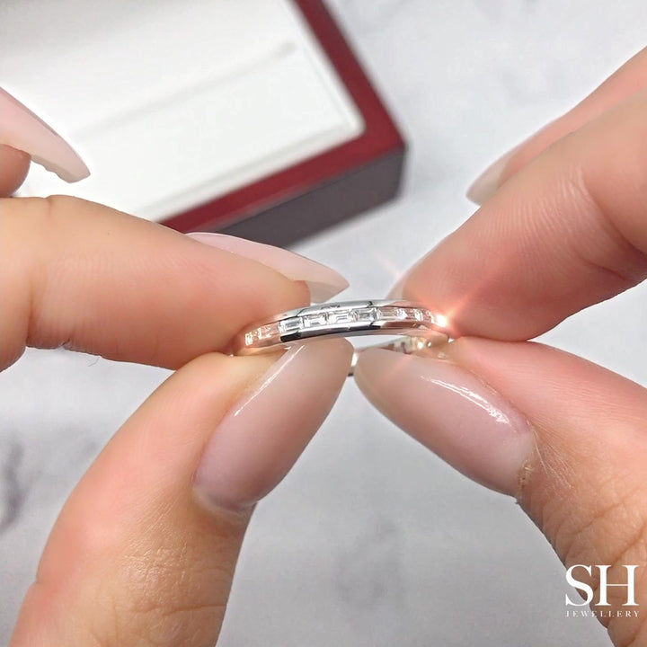 Pictured with 0.20ct diamond total weight|thumb group:2|grid_preview:true