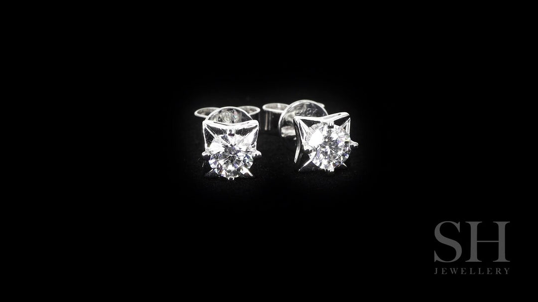 video:7oaBw489WwA|video360:true|caption:Shown with 0.68ct diamond.|option:Carats=0.6 carat|thumb_caption:0.68ct TW centre diamonds (0.34ct each)|thumb_group:2