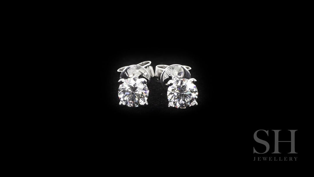 video:IDm3kgh8y7w|video360:true|caption:Shown with 1.2ct TW centre diamonds (0.60ct each)|option:Carats=1.2 carat|thumb_caption:1.2ct TW centre diamonds (0.60ct each)|thumb_group:3