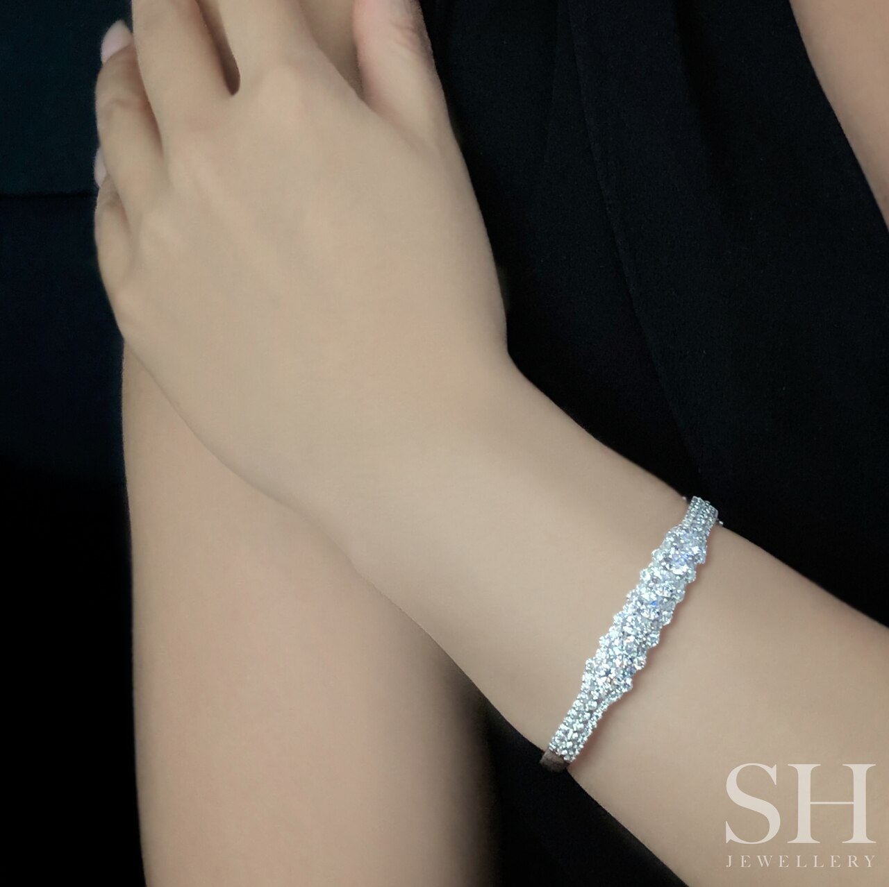 Halo on sale diamond bracelet