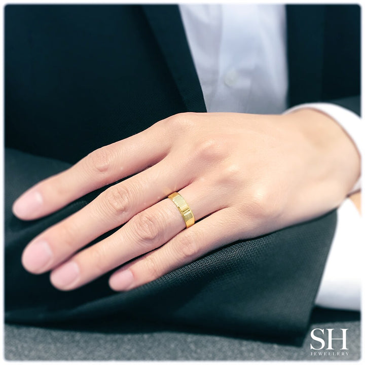 Pictured with 18k yellow gold|thumb_caption: 18k yellow gold|thumb_group:2